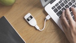 Trezor USB.jpg